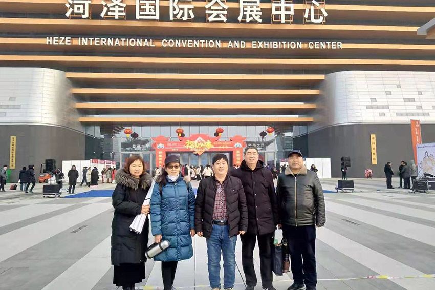 點擊查看詳細信息<br>標題：菏澤國際會展中心留念 閱讀次數：4285